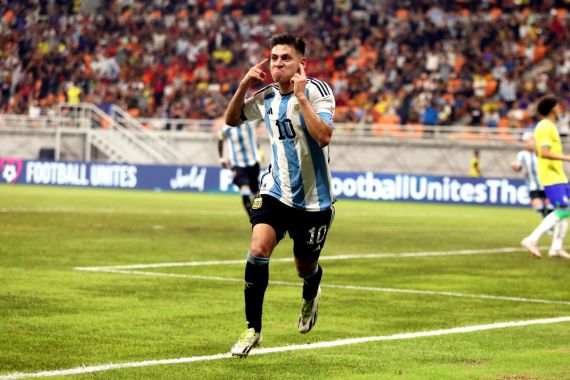 Hattrick Claudio Echeverri Bawa Argentina Menghancurkan Brasil di Piala Dunia U-17 - JPNN.COM