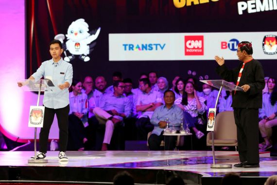 Mahfud Sebut Ide Prabowo-Gibran Menaikkan Rasio Pajak 23% Tak Masuk Akal - JPNN.COM
