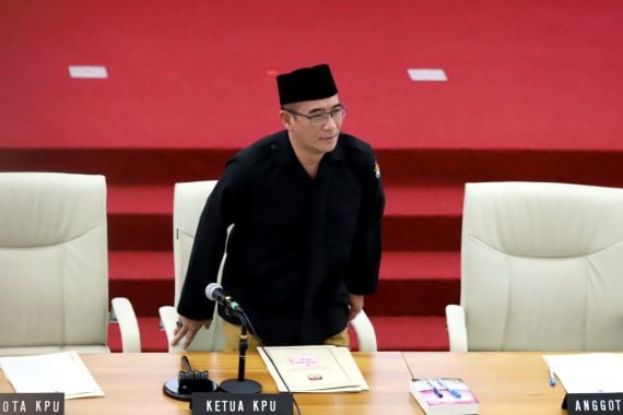 Jokowi Memberhentikan Hasyim Asyari dengan Tidak Hormat - JPNN.COM