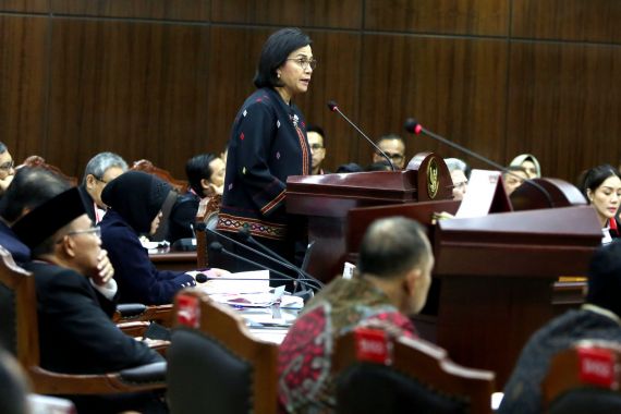 Sengketa Pemilu: Menkeu Sri Mulyani Dianggap Membohongi Publik dan Hakim MK - JPNN.COM