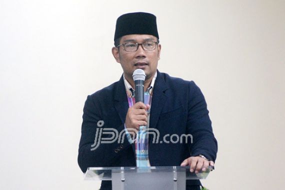 Sambangi Kabupaten Bekasi, Kang Emil Bicara soal Jam Malam - JPNN.COM