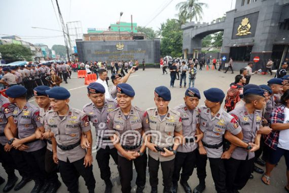 Aksi Bela Ahok, Polisi: Demonstrasi Mengganggu Umat Buddha - JPNN.COM