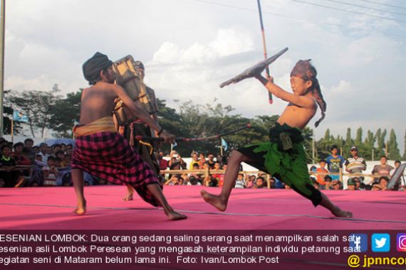 Duel 'Gladiator' Lombok Peresean Atraksi Baru KEK Mandalika - JPNN.COM