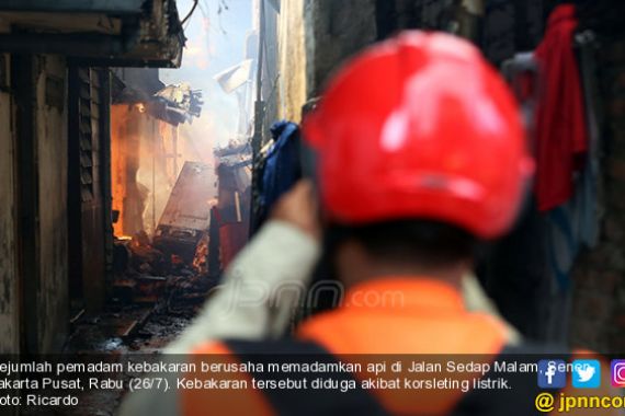 Ruangan Baintelkam Polri Terbakar, 3 Mobil Pemadam Langsung Bergerak - JPNN.COM