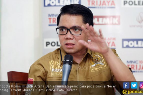Arteria Dahlan: Tak Puas Dengan Revisi UU KPK Silakan ke MK - JPNN.COM