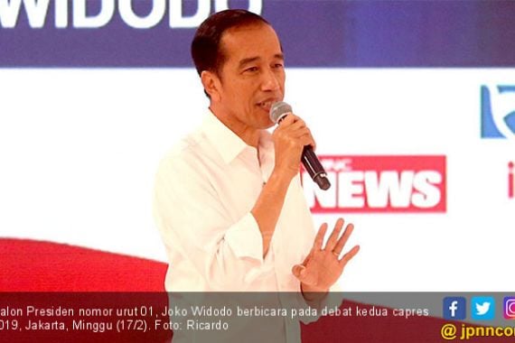 Ketika Jokowi Sambangi Milenial Kendari di Kedai Kopi - JPNN.COM