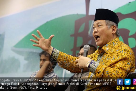 Kepuasan Rakyat ke Jokowi Turun, Hendrawan PDIP Respons Begini - JPNN.COM