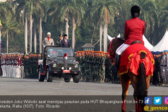 Jokowi Puji Keberhasilan Polri Menangani Unjuk Rasa Anarkistis - JPNN.COM