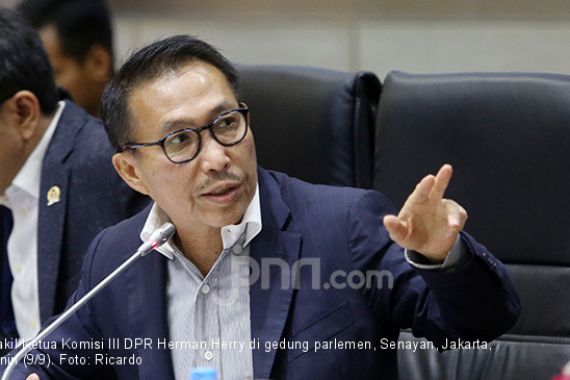 Dukung Pelarangan Aktivitas FPI, Ketua Komisi III Minta Aparat Jalankan Keputusan Secara Tegas  - JPNN.COM