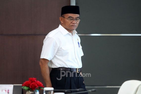Pak Muhadjir Sebut Kasus Covid-19 di Indonesia Tak Terlalu Parah, Begini Alasannya - JPNN.COM