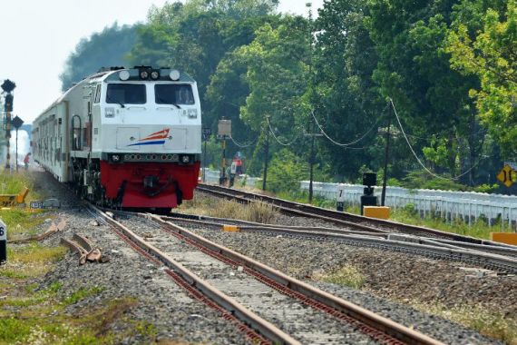 PT KAI Bakal Hentikan Operasional Kereta Jarak Jauh - JPNN.COM