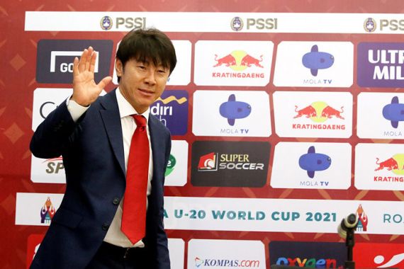 Bukan Mendampingi Timnas Indonesia U-23, Shin Tae Yong Malah Jadi Komentator - JPNN.COM