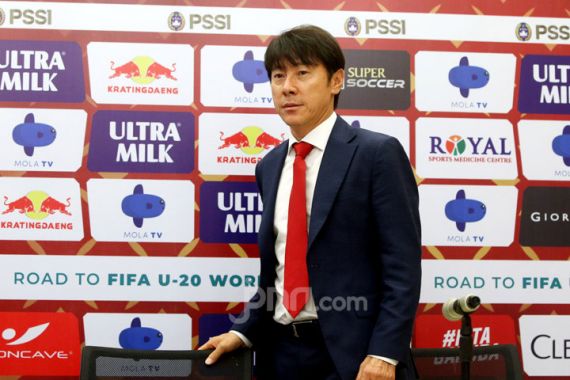 Shin Tae Yong Resmi Berpisah dengan 2 Asisten Pelatih, Ini Sosoknya - JPNN.COM