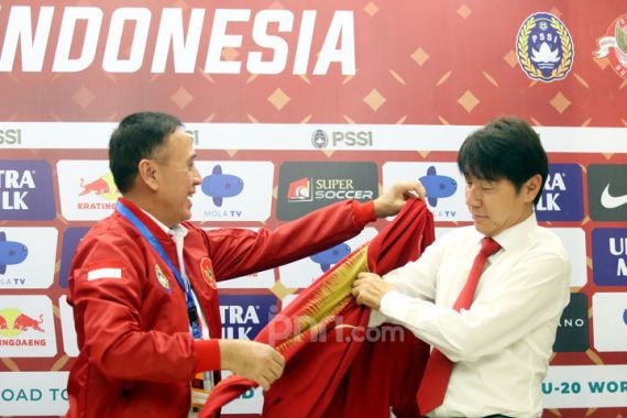 Soal Pemain Naturalisasi, Begini Sikap Tegas Shin Tae Yong - JPNN.COM