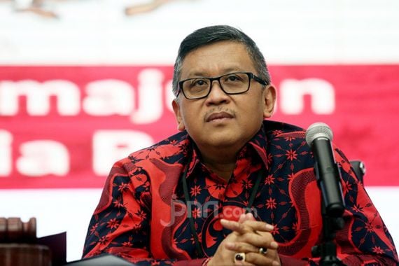Pujian Ir Hasto Kristyanto untuk Konsistensi Pak Jokowi Bangun Tol pada Masa Pandemi - JPNN.COM