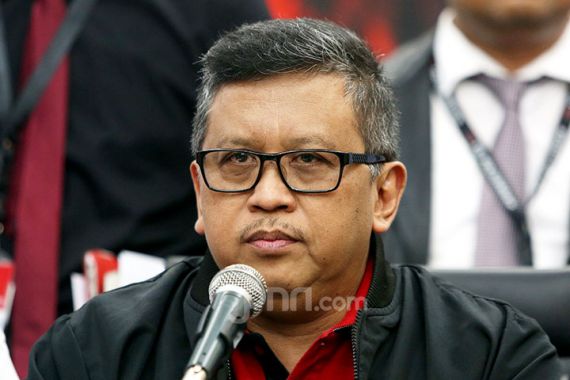 Bendera PDIP Diduga Dibakar Demonstran, Hasto Keluarkan Instruksi Buat Kader - JPNN.COM