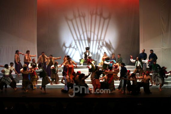 Teater Panembahan Reso Karya WS Rendra Dipentaskan Malam Ini - JPNN.COM