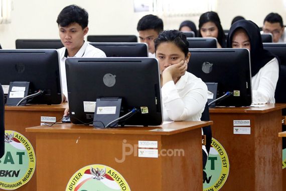 Guru Lulus PG Bersemangat Melihat Tampilan SSCASN, Ujungnya Kesal Banget  - JPNN.COM