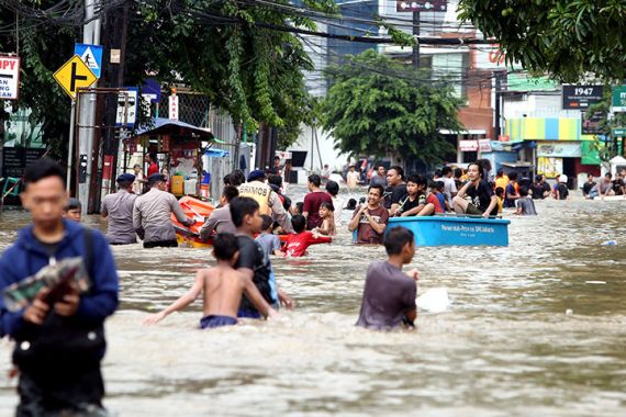 Daftar Wilayah Berstatus Siaga dan Waspada Banjir di Jabodetabek - JPNN.COM