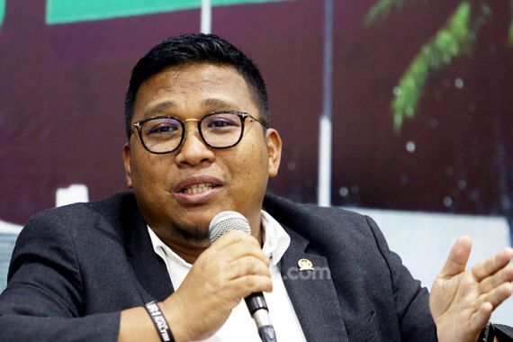 Jebakan Utang Kereta Cepat Jakarta-Bandung, Irwan Fecho Tolak Skema Jaminan APBN - JPNN.COM