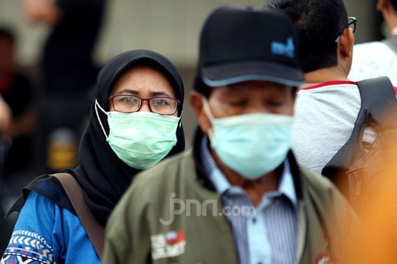Jabar Wajibkan Masyarakat Gunakan Masker Saat Keluar Rumah Dengan Tetap Jaga Jarak dan Rajin Cuci Tangan - JPNN.COM