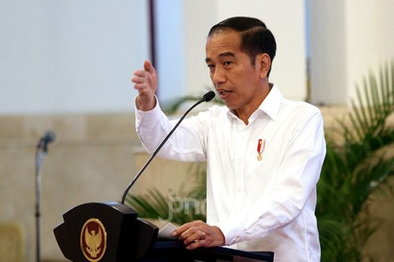 Di Hadapan Ikatan Sarjana Ekonomi Indonesia, Jokowi: Sinergi Adalah Kunci - JPNN.COM