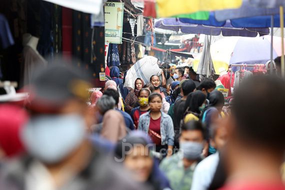 Heboh! Pasien COVID-19 Keluyuran di Pasar Kaget, Sempat Beli Buah-buahan - JPNN.COM