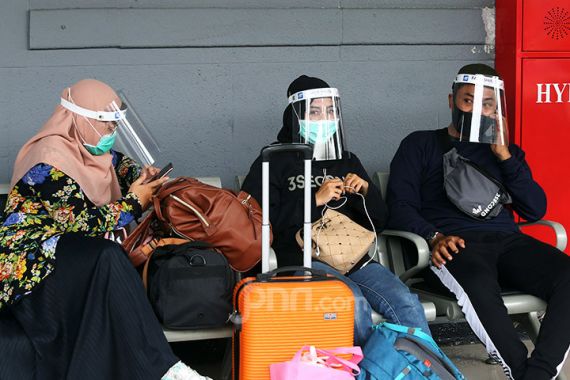 Banjir di Lemah Abang, 13 Perjalanan KA Jarak Jauh dari Gambir dan Pasar Senen Dibatalkan - JPNN.COM