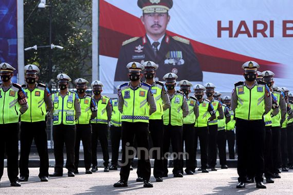 Polri Diingatkan tak Pakai Emosi Saat Mengawasi PPKM Berbasis Mikro - JPNN.COM