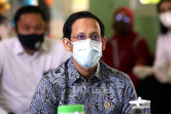 Dukung PTM Terbatas, Pemda Menggiatkan Vaksinasi, Mendikbud Nadiem Mengapresiasi - JPNN.COM