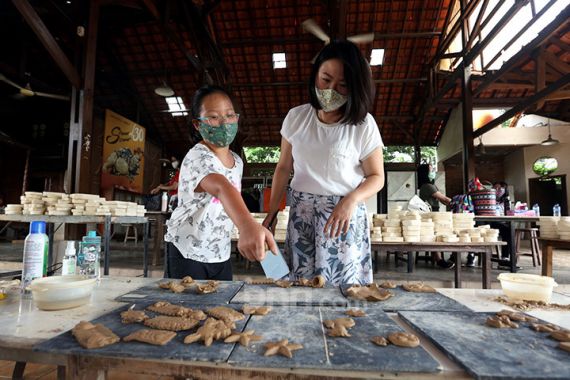 Miris, Gaji Guru Agama Kristen di Jakarta Ada yang Hanya Rp 300 Ribu - JPNN.COM