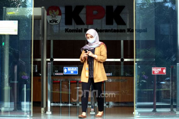 KPK Geledah Rumah Penyuap Nurdin Abdullah, Ini yang Ditemukan - JPNN.COM