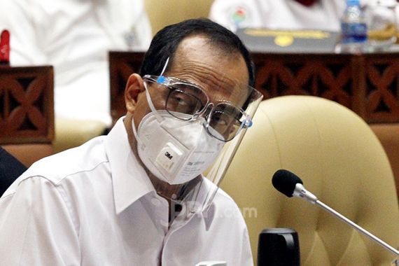 Syarief Minta Presiden Jokowi Tegur Menhub Budi Karya Sumadi, Begini Alasannya - JPNN.COM