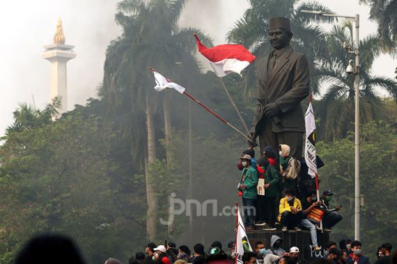 Ada Demo Hari Ini, Kawasan Monas Ditutup - JPNN.COM