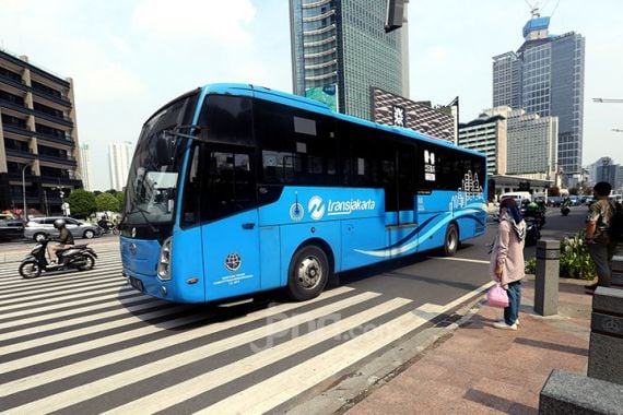 Ada Demo di Patung Kuda, Transjakarta Alihkan Sejumlah Rute - JPNN.COM