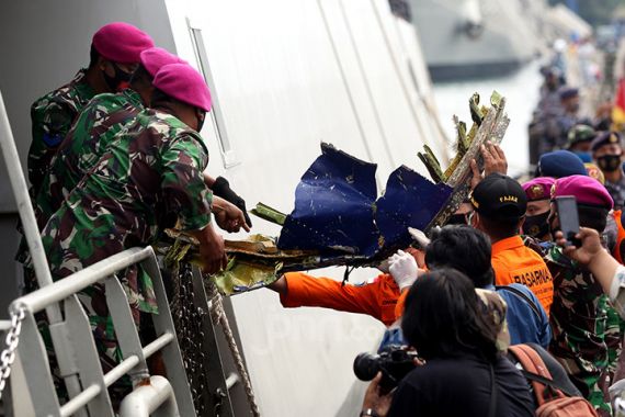 Sudah 7 Kantong Jenazah Diduga Penumpang Sriwijaya Air Masuk RS Polri - JPNN.COM