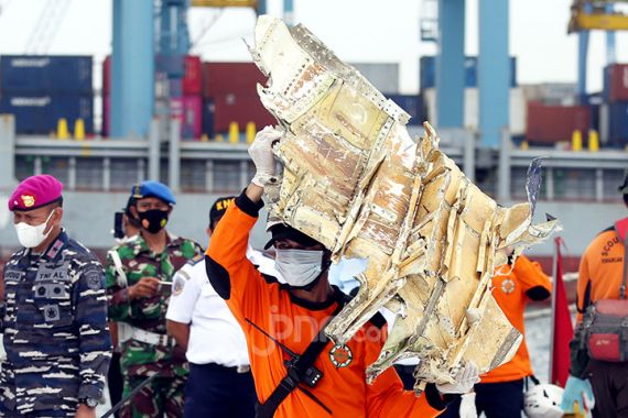 Hari Kedelapan Pencarian Sriwijaya Air, Tim SAR Kerahkan Kekuatan Besar - JPNN.COM