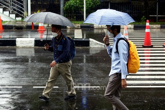 Jakarta Selatan Diguyur Hujan, Tiga Ruas Jalan Tergenang - JPNN.COM