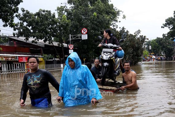 Hujan Guyur Jakarta, Sebanyak 45 RT Kebanjiran, Berikut Daftarnya - JPNN.COM