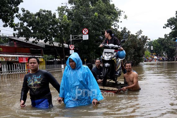 Musim Pancaroba, BMKG Keluarkan Peringatan Dini Cuaca Ekstrem Seminggu ke Depan - JPNN.COM