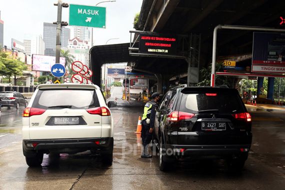 Hujan Deras Guyur Jakarta Hingga Sore Hari, 68 RT Tergenang - JPNN.COM