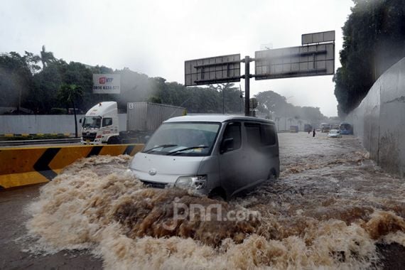 Hari Ini Sejumlah Daerah Berpotensi Banjir, Waspada - JPNN.COM