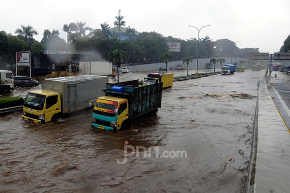 Peringatan Dini BMKG, Sejumlah Daerah Berpotensi Hujan Lebat, Ada yang Berisiko Banjir - JPNN.COM