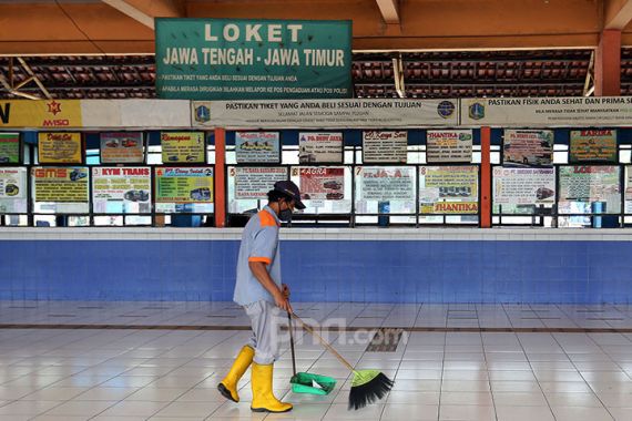 Viral, Calo Paksa Penumpang Bayar Tiket Bus di Terminal Bekasi, Astaga - JPNN.COM