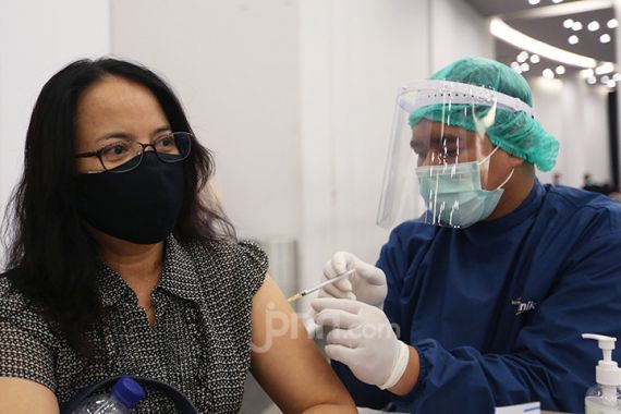 Ida Fauziyah Sebut Daerah Konsentrasi Industri Padat Karya Perlu Tambahan Vaksin - JPNN.COM
