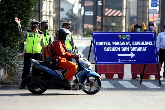 PPKM Darurat Diperpanjang, Pakar Soroti Sejumlah Tindakan Petugas yang Tak Berperikemanusiaan - JPNN.COM