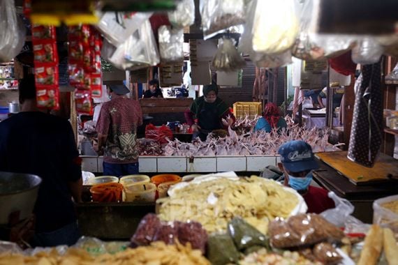 Kasihan, Puluhan Pedagang di Pasar Andir Bandung Tak Kuat Bayar Listrik - JPNN.COM