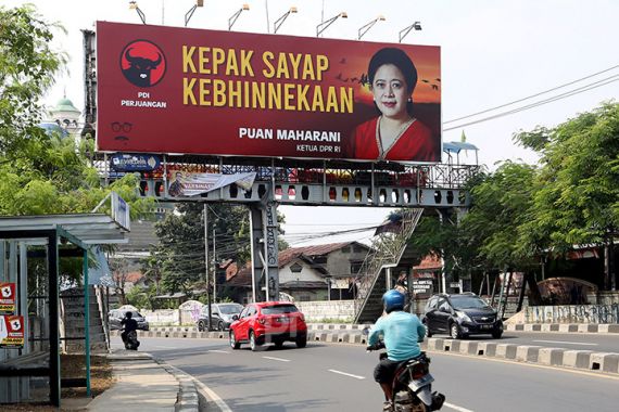 Baliho Puan dan Airlangga Tak Berbuah Elektabilitas, Kang Ujang: Rakyat Butuh Makan - JPNN.COM