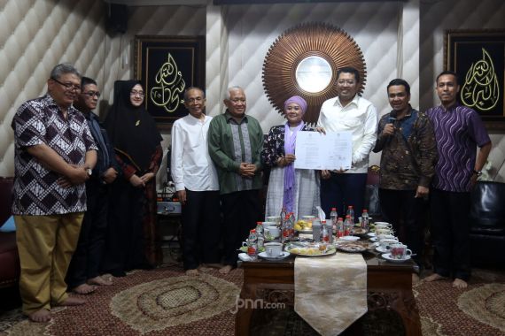 Pilgub Jatim: Luluk-Lukman Dapat Dukungan Kiai Tamim Darul Ulum hingga Tokoh Penting Muhammadiyah - JPNN.COM