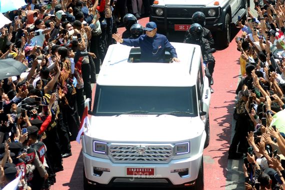 Presiden Prabowo Bilang Tak Ada Lagi Mobil Impor untuk Menteri, Luas Biasa - JPNN.COM